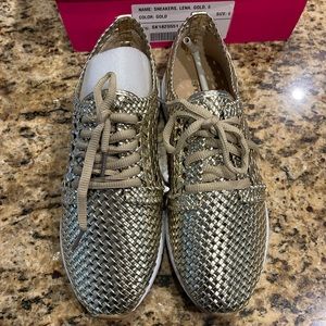 Size 6 Lena sneakers from shoe dazzle